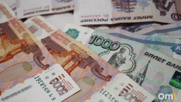 Директор убыточной «Тепловой компании» получал семь средних омских зарплат в месяц