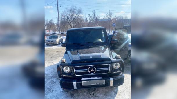 В Омске водителя «Мерседеса» оштрафовали за непрозрачность