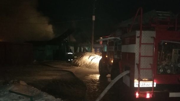 Тушили три часа. В сильном пожаре на 16-й Северной погибли двое омичей