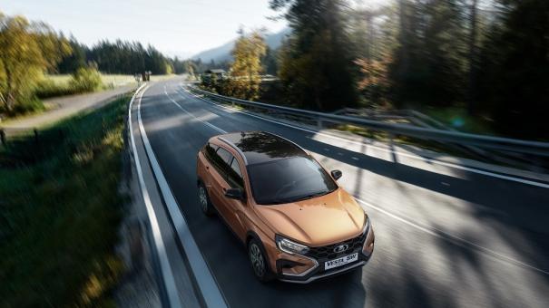 LADA, УАЗ, AURUS: Минпромторг опубликовал список автомобилей для госслужащих
