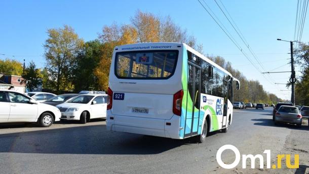 В Омске на 20 дней изменят схему движения популярного маршрута