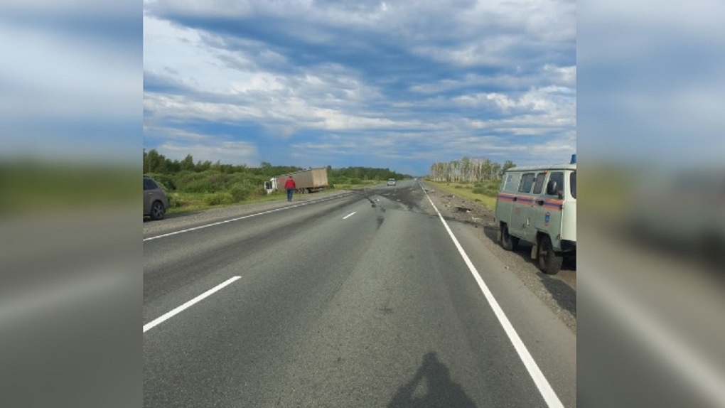 При аварии на трассе в Омской области погибли трое полицейских