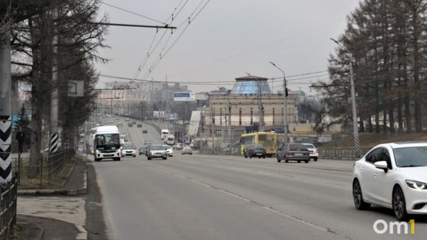 Стало известно, кто обустроит платную парковку в центре Омска