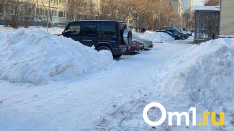 Автомобилисты построили в омском дворе «ловушку» для детей
