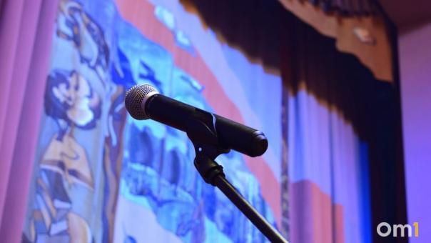 Не смогли заработать? Критиковавшие Россию звёзды начали возвращаться на родину