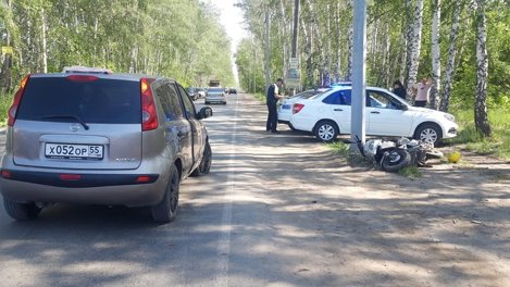 Была без прав: под Омском сбили подростка на скутере