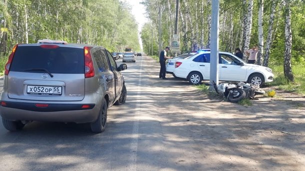 Была без прав: под Омском сбили подростка на скутере