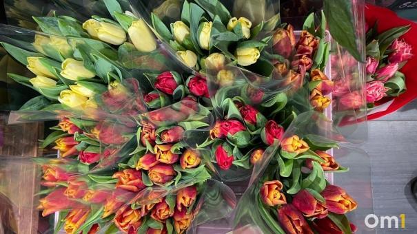 Новосибирцы рассказали про лучшие подарки на 8 Марта