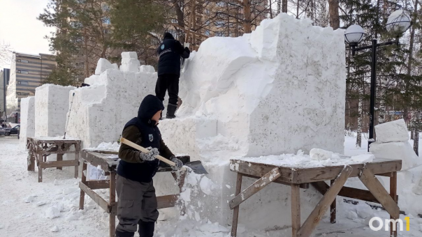 Фестиваль снежных скульптур стартовал в Новосибирске. ФОТО