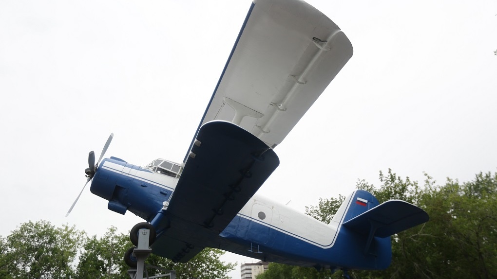 Памятник легендарному самолёту Ан-2 установили в Новосибирске