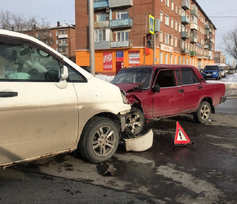 Аварийный омск. Аварийный Омск сегодня. Авария 02.02.2021 на Кирова Омск. ДТП В Омске за последние сутки в Омске аварийный Омск.