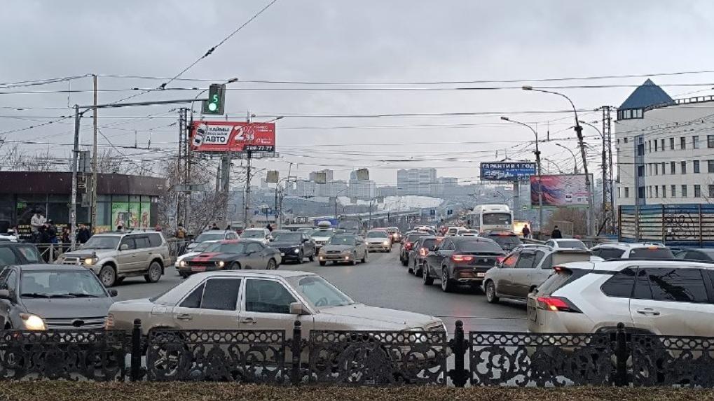 Новосибирских водителей предупредили об опасностях на осенних дорогах