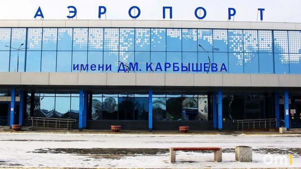 Рейсы из Омска в Москву задерживают на 10 часов: рассказываем почему