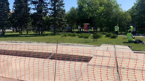 На площади Ленина в Новосибирске отремонтируют тротуар
