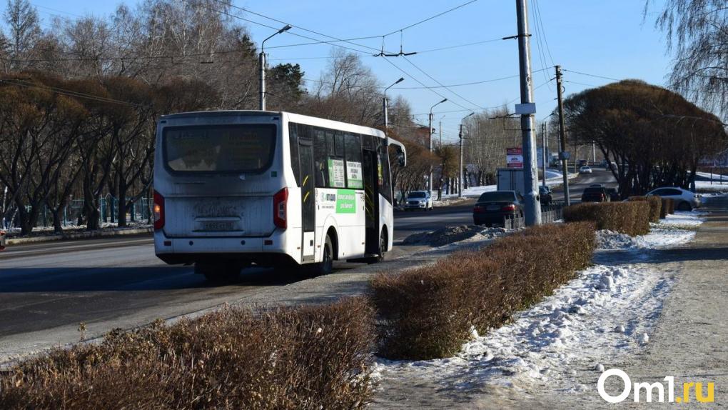 Из-за перекрытия бульвара Архитекторов изменятся маршруты омских автобусов