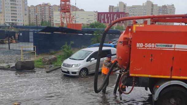 Названы улицы, с которых сегодня откачают воду в Омске