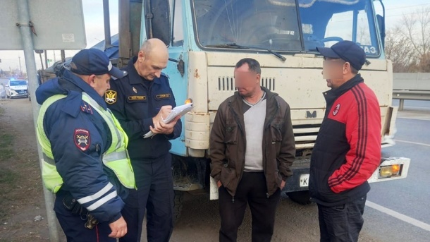 В Омске задержали КамАЗ из-за долга почти в 400 миллионов рублей