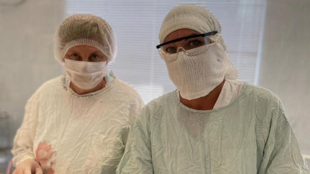 Спасли малышку и женское здоровье мамы: омские врачи провели уникальную операцию
