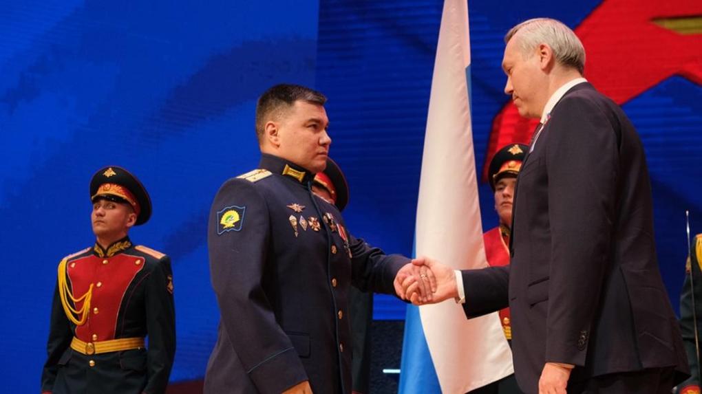 Боец СВО из Новосибирской области получил награду лично от губернатора