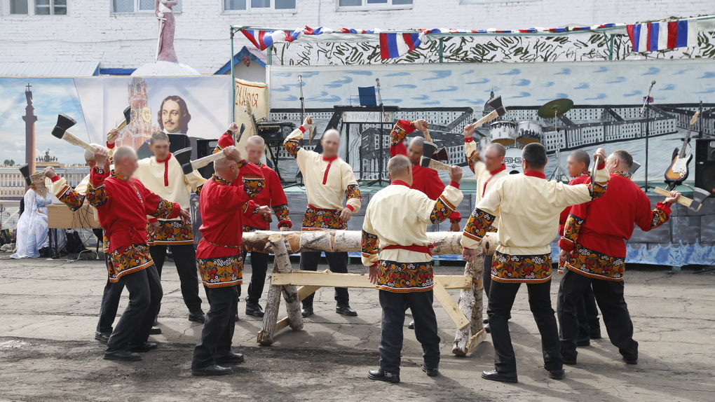 Танцы и песни в исправительном учреждении: омские осуждённые получили подарки в День колонии