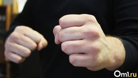 Полоснул незнакомца по горлу: ссора между новосибирцами в Бугринской роще закончилась поножовщиной. ВИДЕО