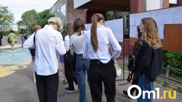 Стало известно, сколько стоит омичам собрать выпускника на последний звонок