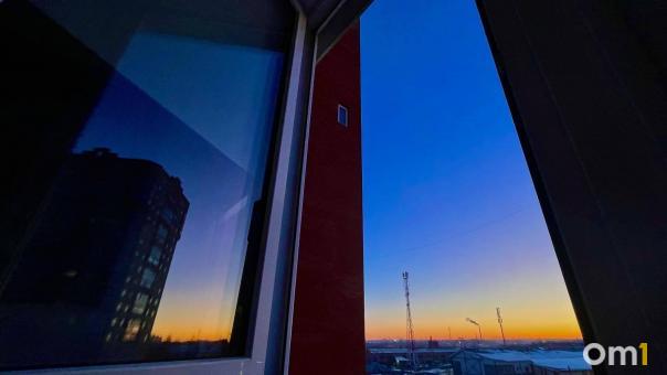 Мэр Омска призвал омичей защитить детей от падений из окон