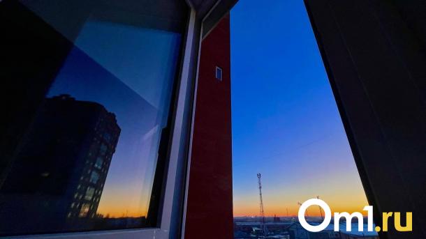 Мэр Омска призвал омичей защитить детей от падений из окон