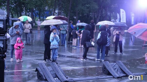 Празднование Дня соседей состоялось на площади перед НГПУ