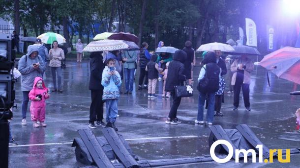Празднование Дня соседей состоялось на площади перед НГПУ