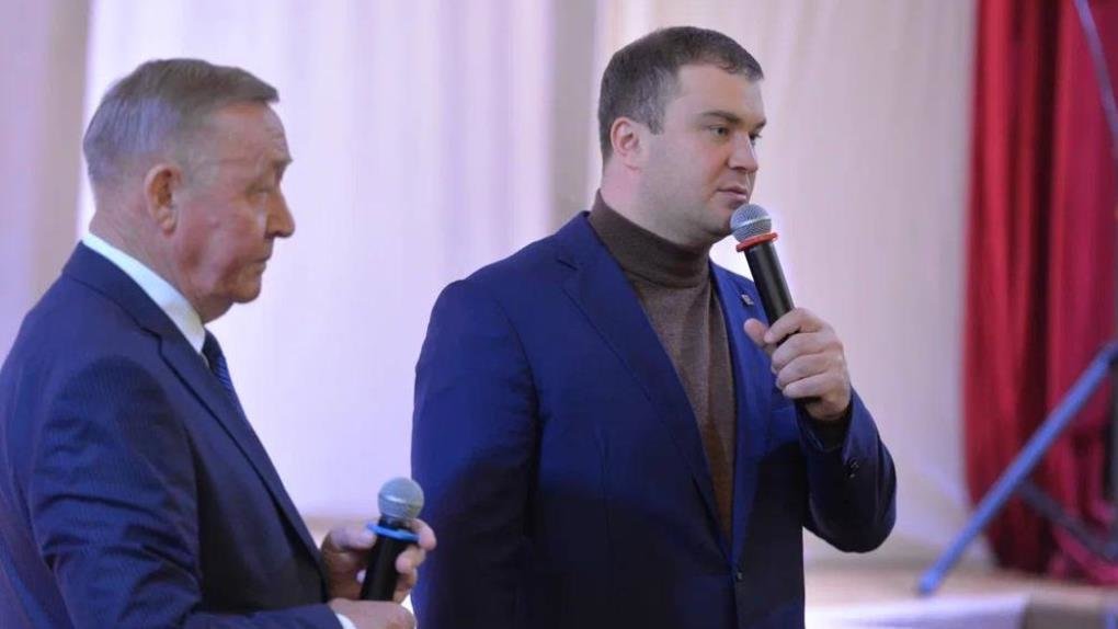 Виталий Хоценко встретился с жителями Павлоградки в Омской области