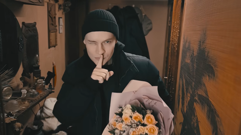 Певец SHAMAN тайно приехал к родным в новом клипе «Моя Россия»