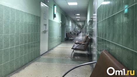 «Наболело!»: в омских поликлиниках люди борются за место к терапевту