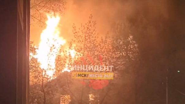 За сутки ещё две омских семьи лишились дома и бани из-за пожаров