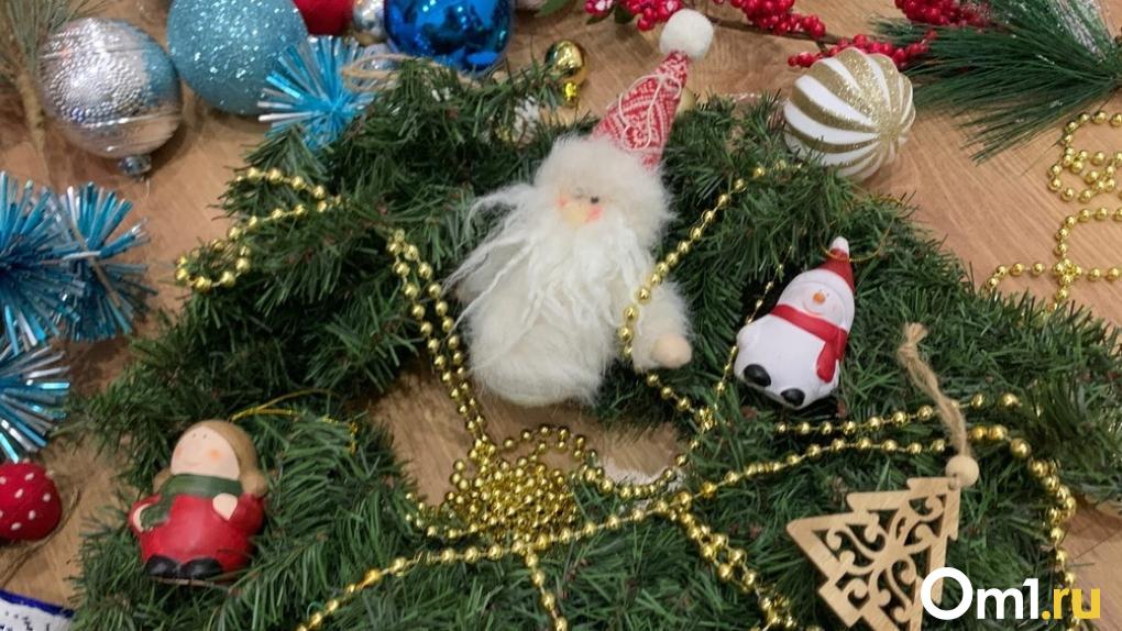 Кролик из ваты и комплект из фарфора. Топ самых дорогих новогодних игрушек в Омске