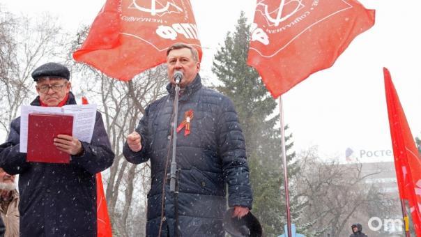 Мэр Новосибирска Локоть поздравил горожан со 105-летием Комсомола