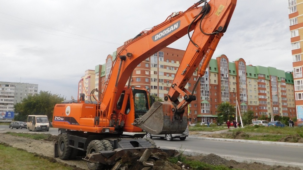 В Омске на улице Степанца отремонтировали дорогу и сделали новый тротуар