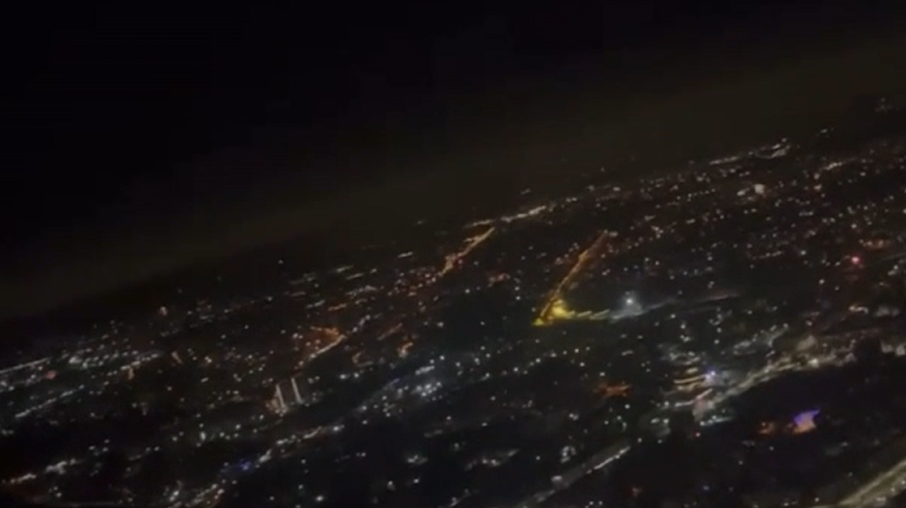 Пилот снял с высоты запуск новогодних салютов в Омске