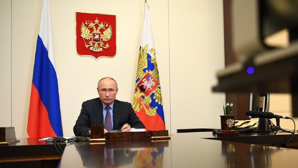 Владимир Путин наградил четырёх новосибирских врачей накануне Дня медика