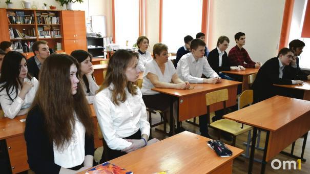 В Новосибирской области 145 школ получат интерактивные панели по нацпроекту «Образование»