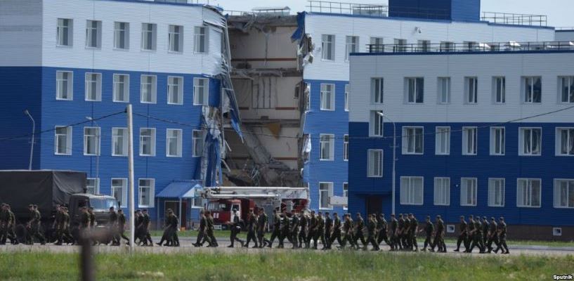 Десантник, потерявший ноги при обрушении казармы в Омске, возмущен решением суда