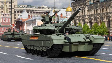 Омичи впервые смогли увидеть «Солнцепёк» и «летающие танки» на параде