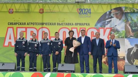 Виталий Хоценко открыл выставку-ярмарку «АгроОмск-2024»