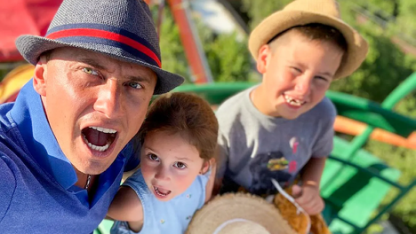 Новосибирский актёр Павел Прилучный похвастался детским утренником дочери и сына. ВИДЕО