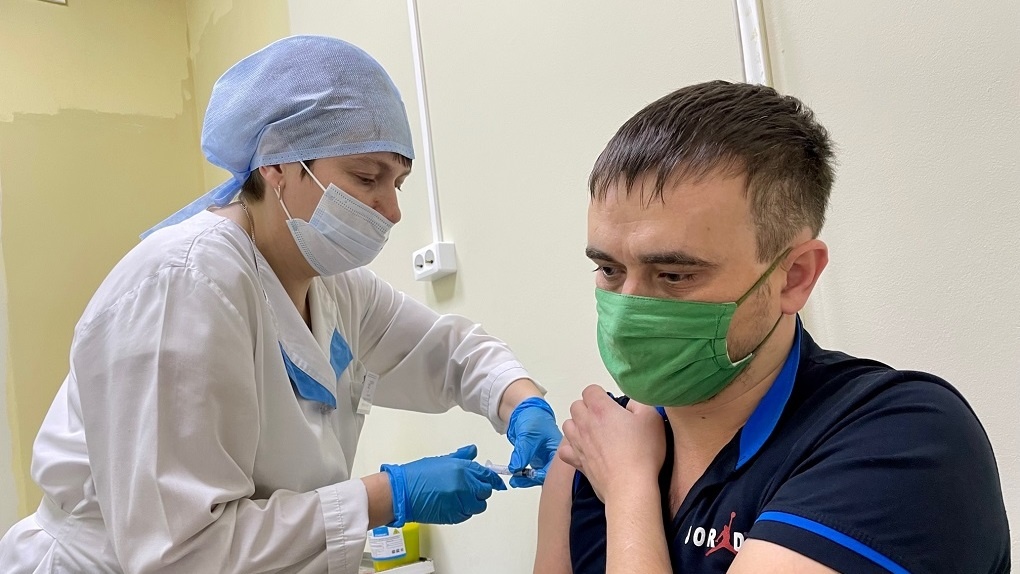 В нерабочие дни в Новосибирской области отметили высокие темпы вакцинации от коронавируса