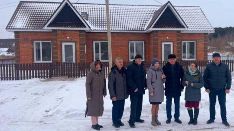 В Новосибирской области педагоги сельской школы получили новые квартиры