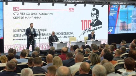 Программу развития Омской области Совету муниципальных образований представил Виталий Хоценко