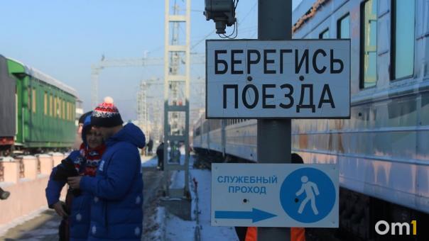 В Омской области ночью проходящий поезд насмерть сбил человека