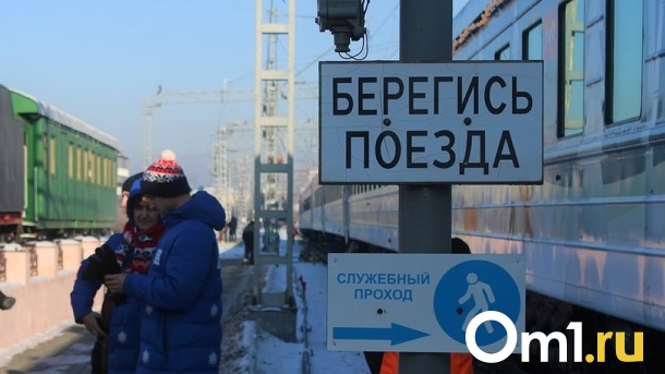 В Омской области ночью проходящий поезд насмерть сбил человека