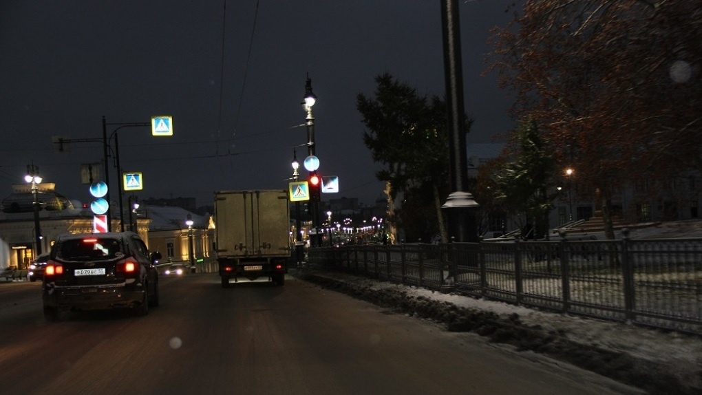 В Омске депутат, опоздавший на заседание, предложил убрать светофоры с улицы Ленина